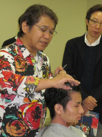 ニューヘアーカット講習、弘前支部、全理連中央講師会 幹事長の羽鳥和彦氏